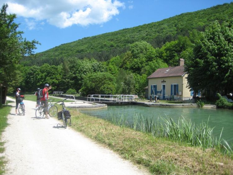 Radfahrer am Canal de Borgogne