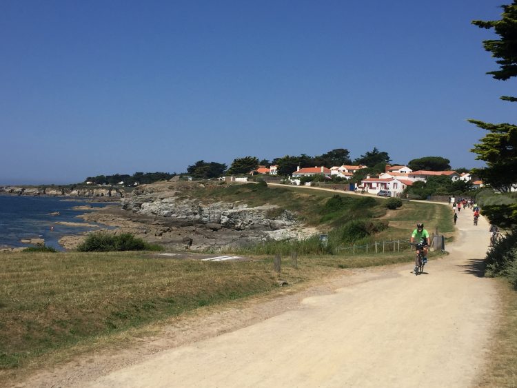 Blick auf den Radweg an der Atlantikküste