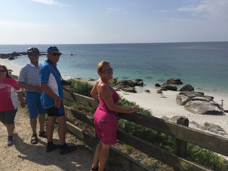 Blick auf bretonische Brandung