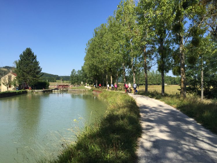 Cycle path Voie Verte along the Canal de Bourgogne