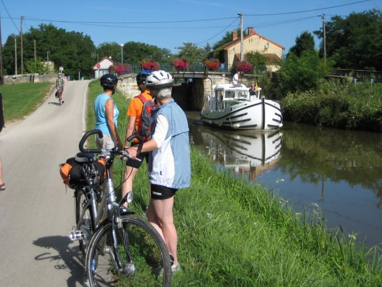 Radfahrer am Canal du Centre