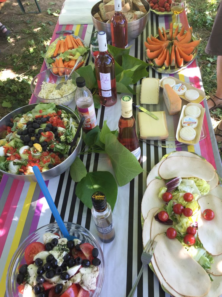 Picnic during cyle tour in Dordogne