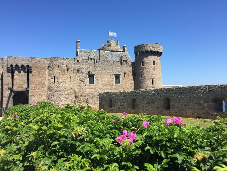 Blick auf das Schloss Fort La Latte