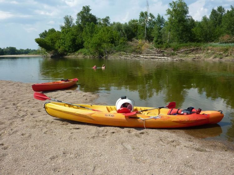 Kayak am Ufer der Loire